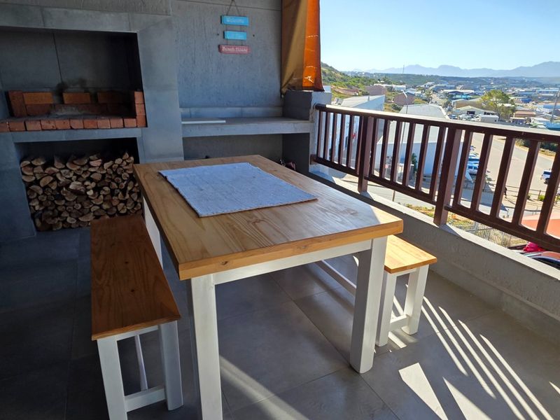 Upgraded Apartment.... Beautiful Ocean and Mountain Views !!! - Photo 1