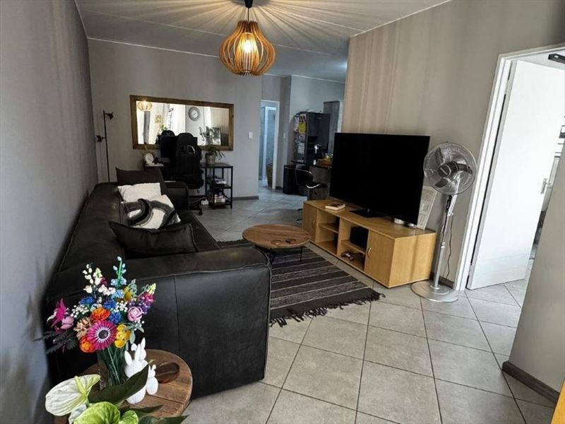 Cozy Family Home with Practical Layout - Photo 2