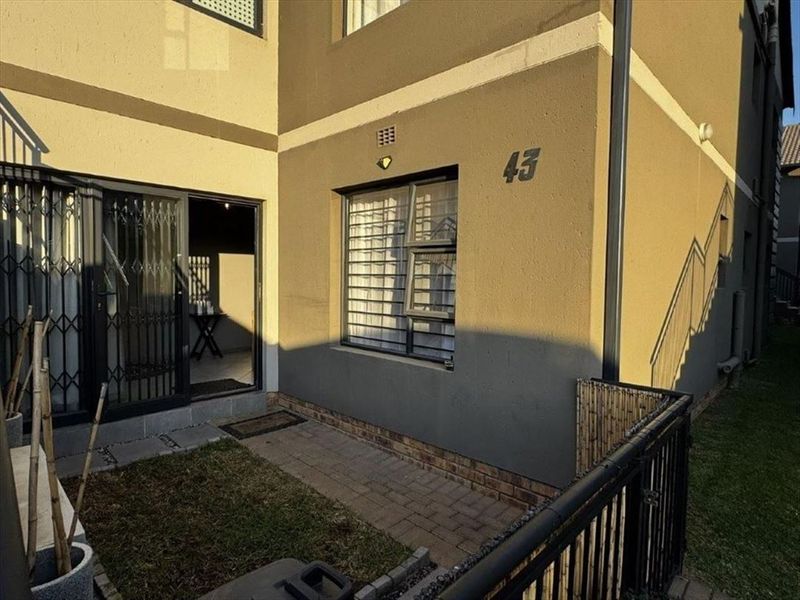 Cozy Family Home with Practical Layout - Photo 3