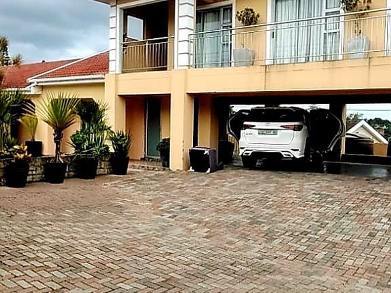 14 Bedroom House for Sale in Amalinda - Photo 5