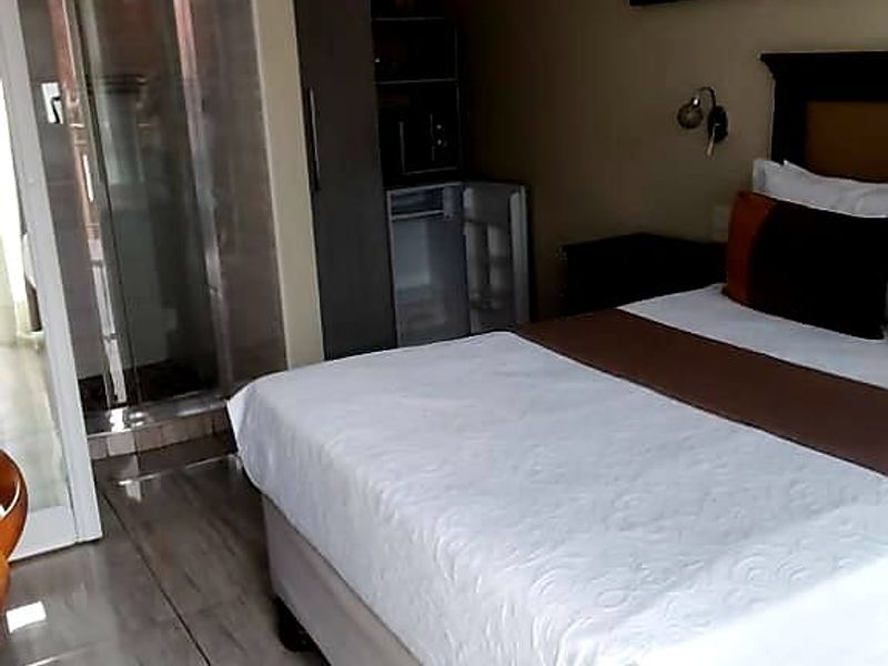14 Bedroom House for Sale in Amalinda - Photo 7