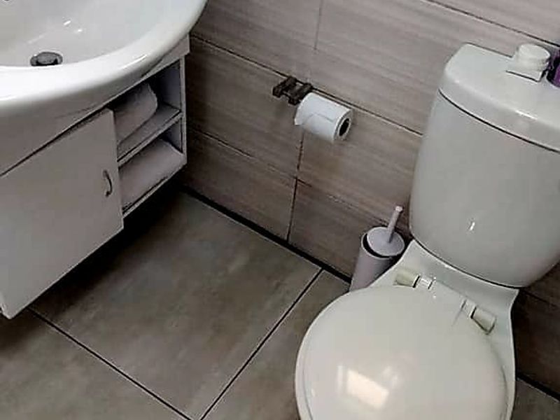 14 Bedroom House for Sale in Amalinda - Photo 6