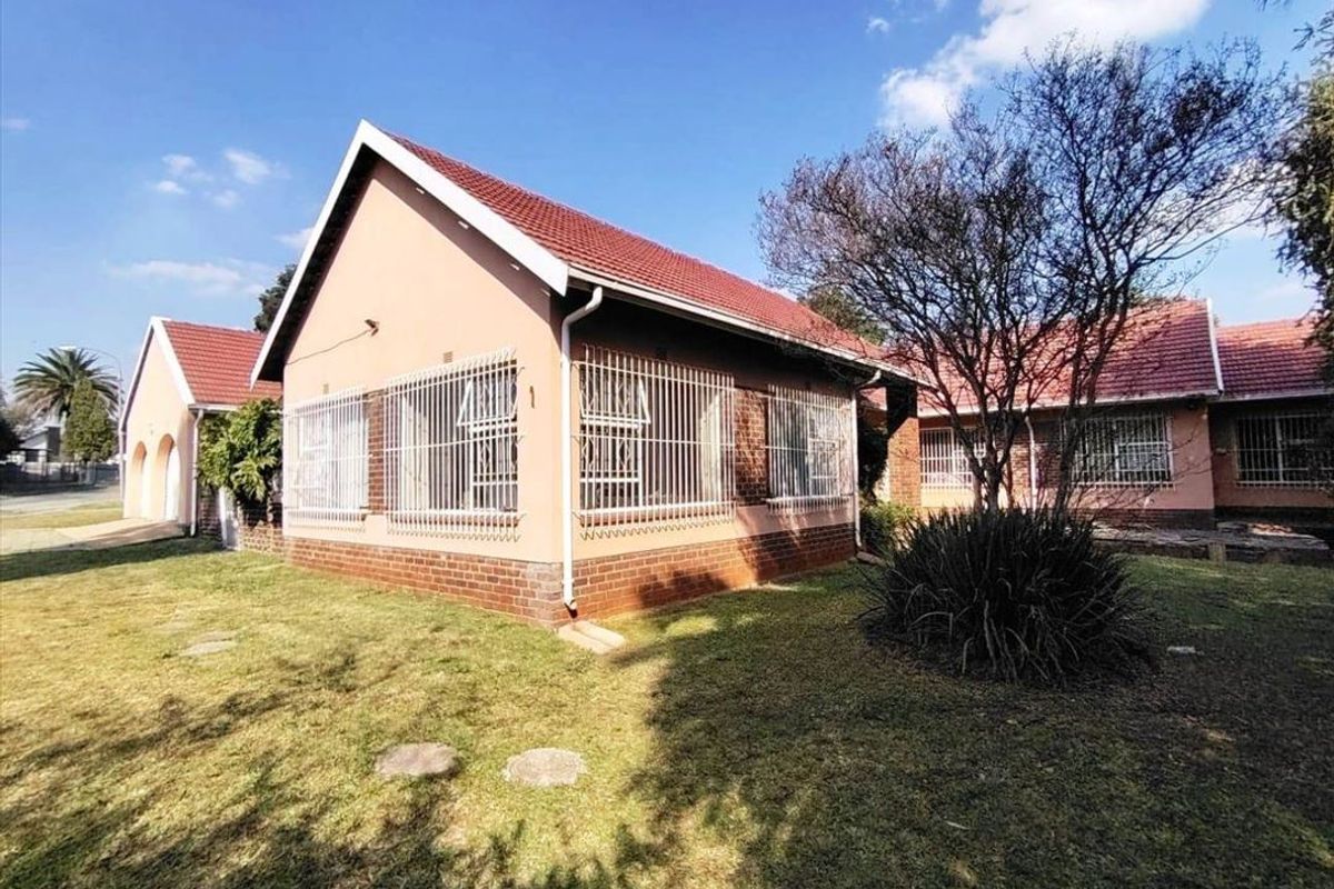 Spacious Family Home with Modern Comforts - Photo 3