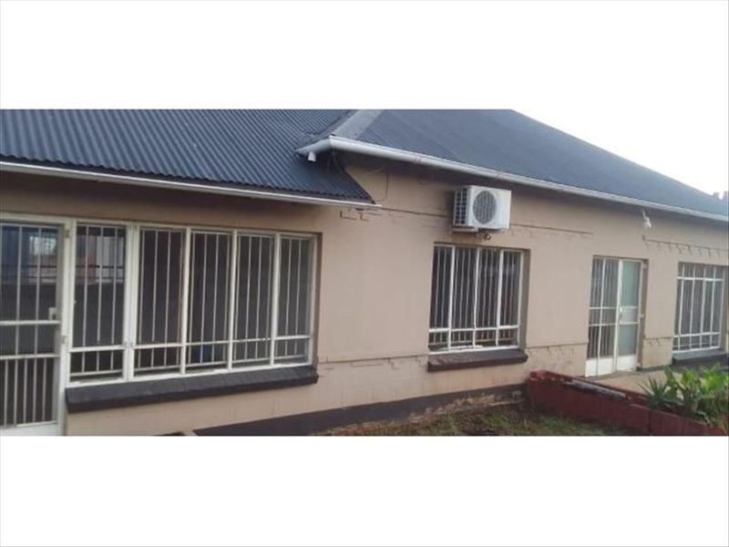 Modern Single-Storey Industrial Unit - Photo 3