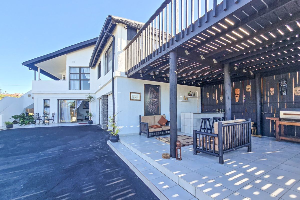 An Absolutely Stunning Home By The Beach - Photo 4