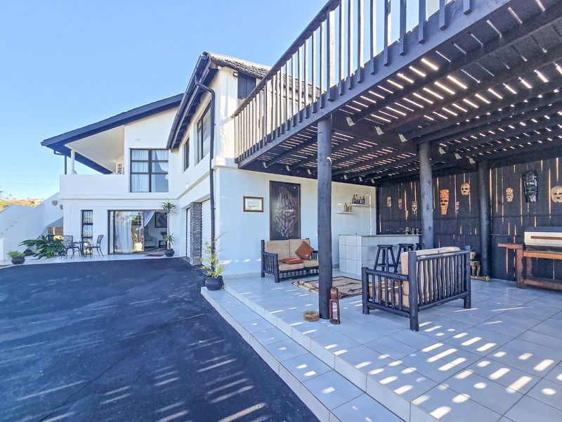 An Absolutely Stunning Home By The Beach - Photo 4