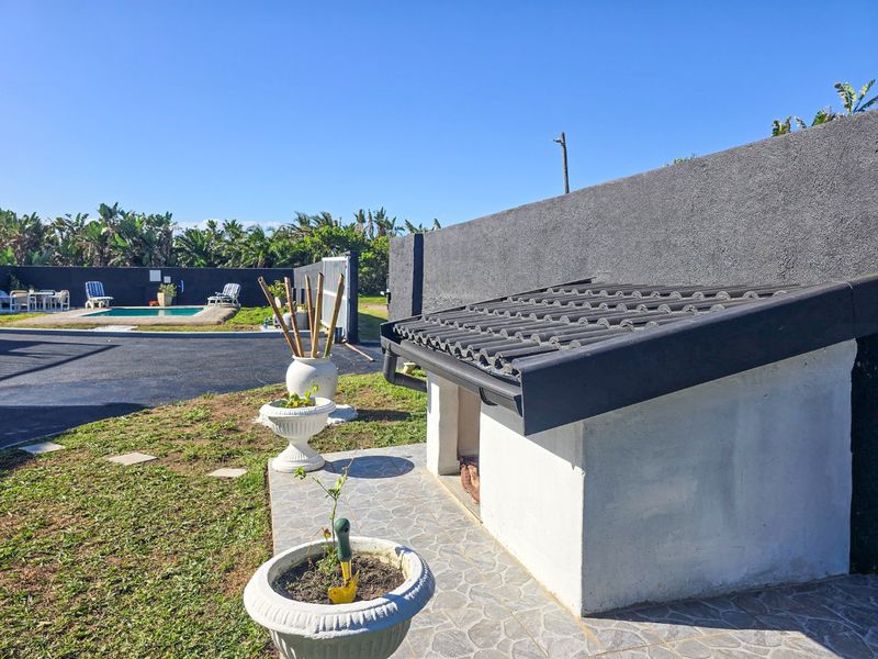 An Absolutely Stunning Home By The Beach - Photo 8