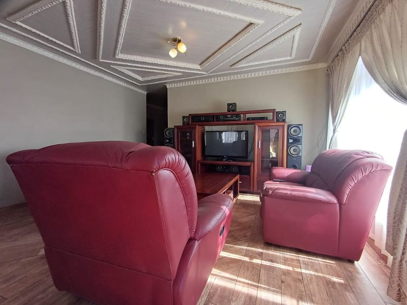 Charming Family Home for Sale in Kanana – Space, Comfort and Convenience Await - Photo 8