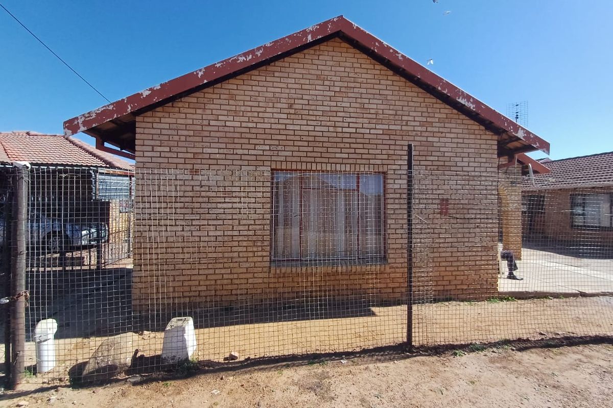 Charming Family Home for Sale in Kanana – Space, Comfort and Convenience Await - Photo 4