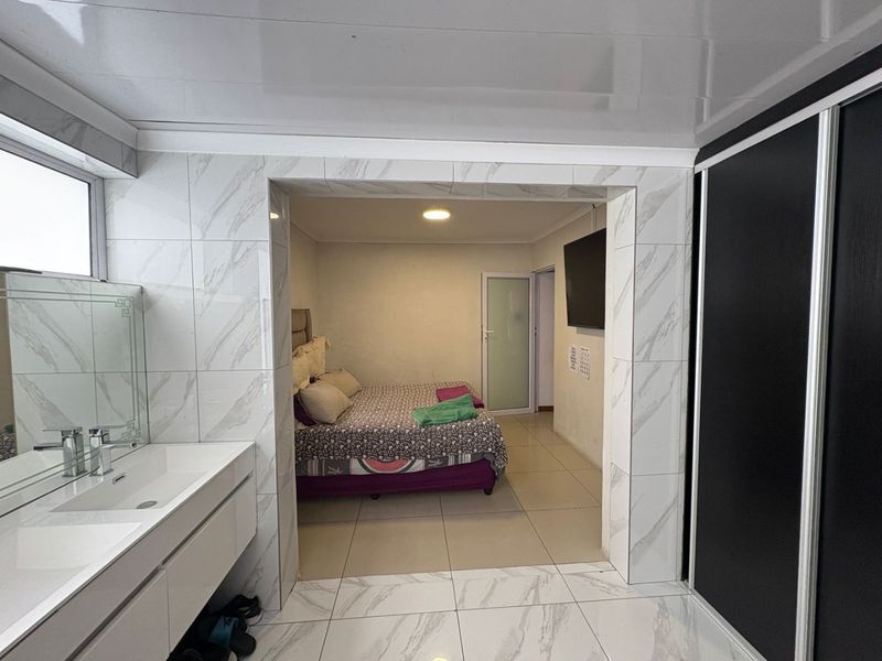 Three bedroom house with granny flat - Photo 7