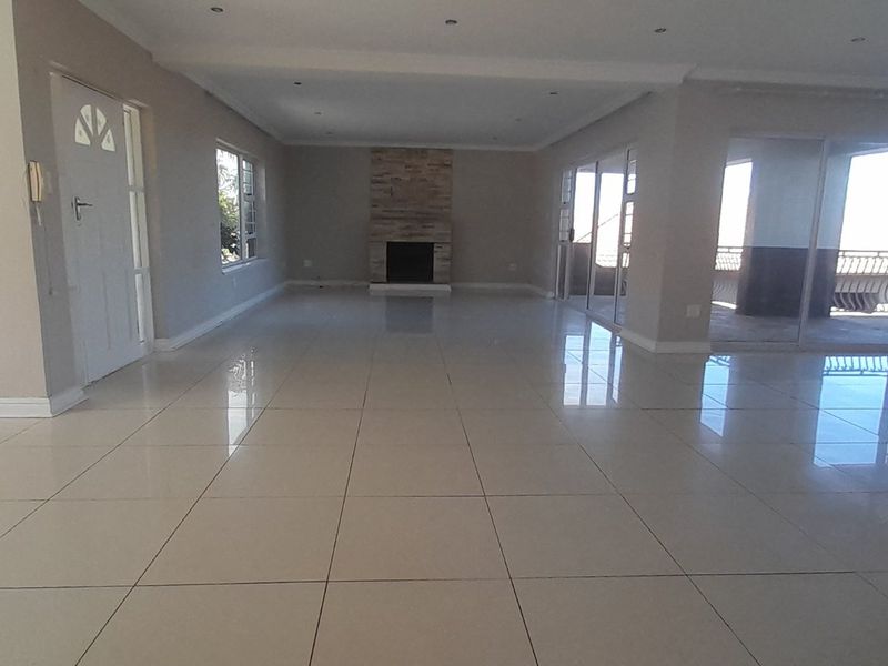5 Bedroom House In Lovemore Heights - Photo 3