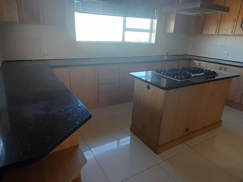 5 Bedroom House In Lovemore Heights - Photo 5