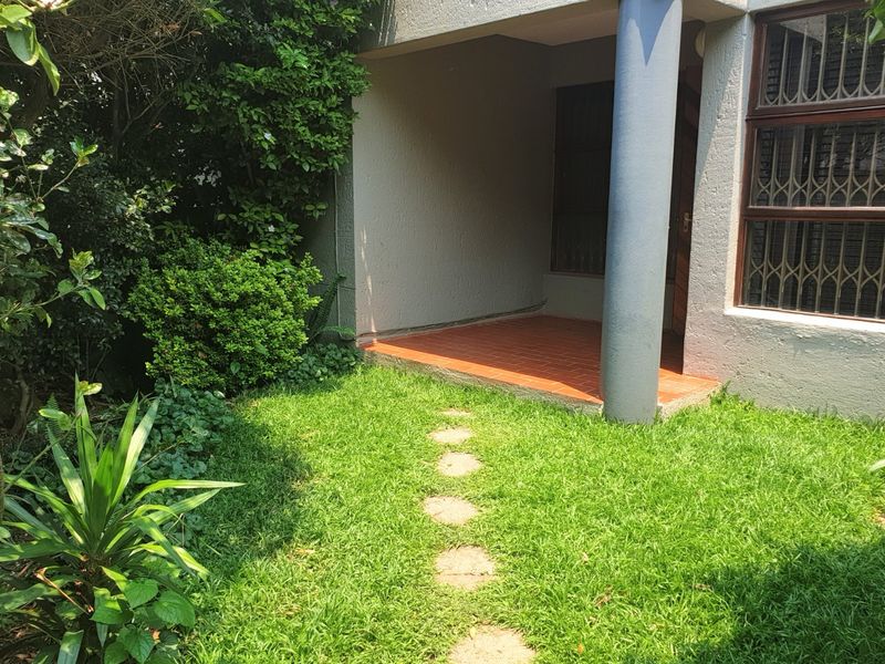 north-facing 2 bedroom garden unit - available 1 September - Photo 3
