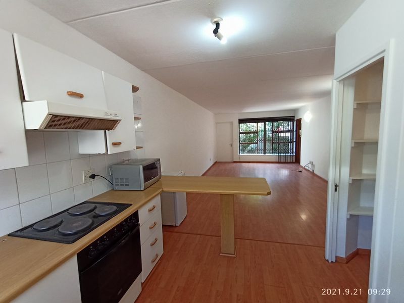 north-facing 2 bedroom garden unit - available 1 September - Photo 2