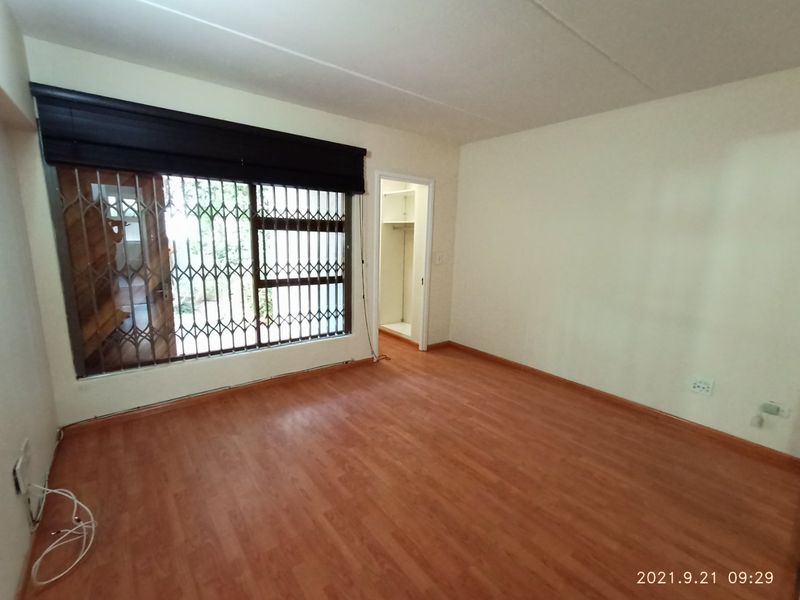 north-facing 2 bedroom garden unit - available 1 September - Photo 9