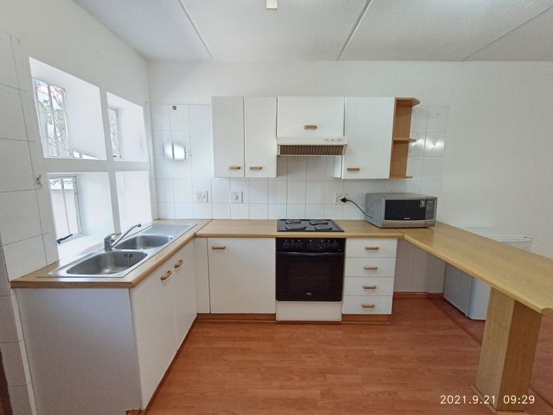 north-facing 2 bedroom garden unit - available 1 September - Photo 6