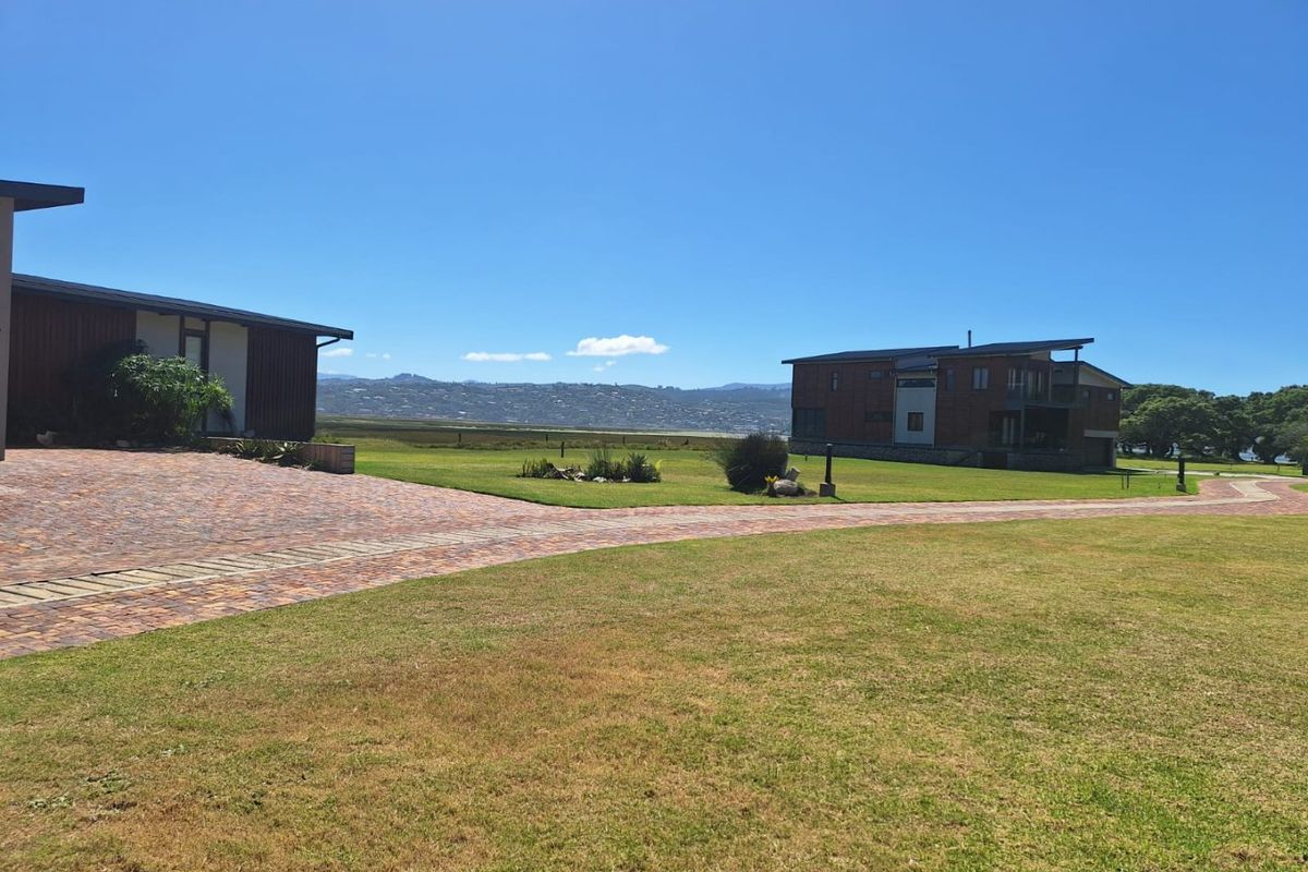 Level sun-drenched stand in Luxury Eco Lifestyle Estate  - Photo 3