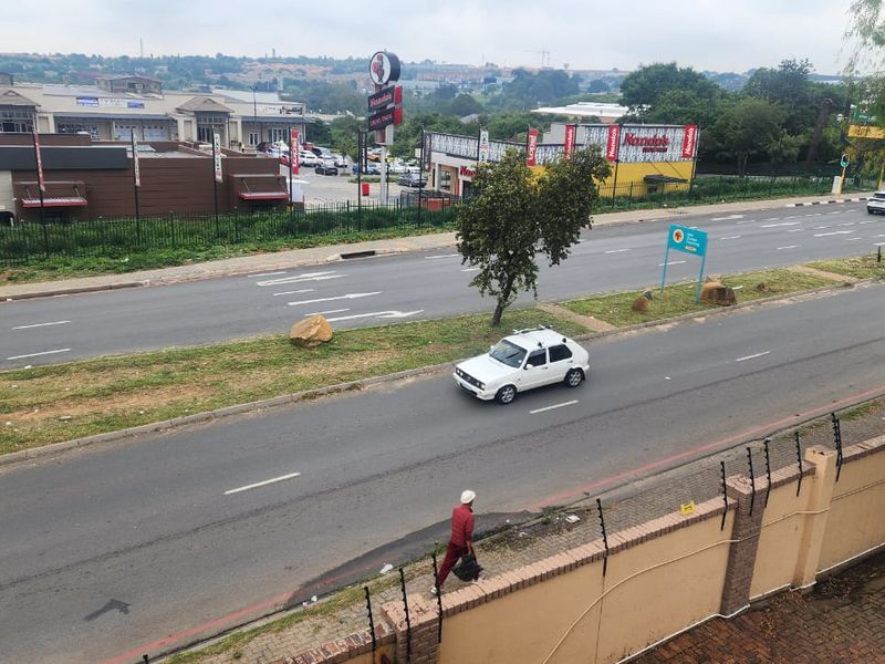 CENTRALLY SITUATED IN GRAND CENTRAL - 2ND FLOOR UNIT UP FOR GRABS - Photo 8