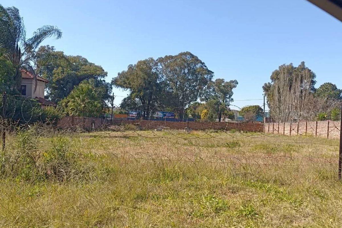 FOR SALE:- A DOUBLE STAND-ZONED FOR 2-HOUSES-ELDORAIGNE X 16-R2.995m - Photo 2