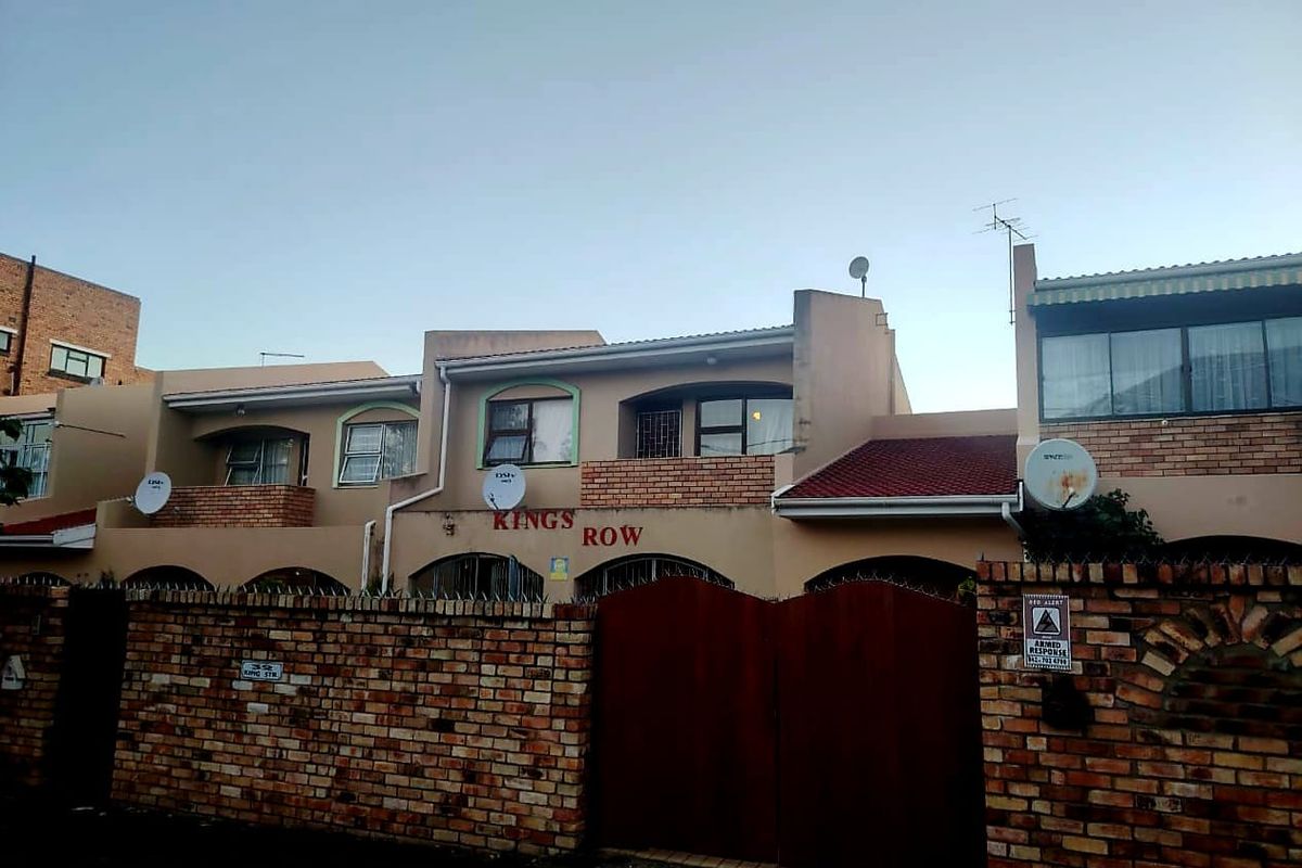 4 Bedroom Townhouse for sale in Southernwood East London - Photo 3