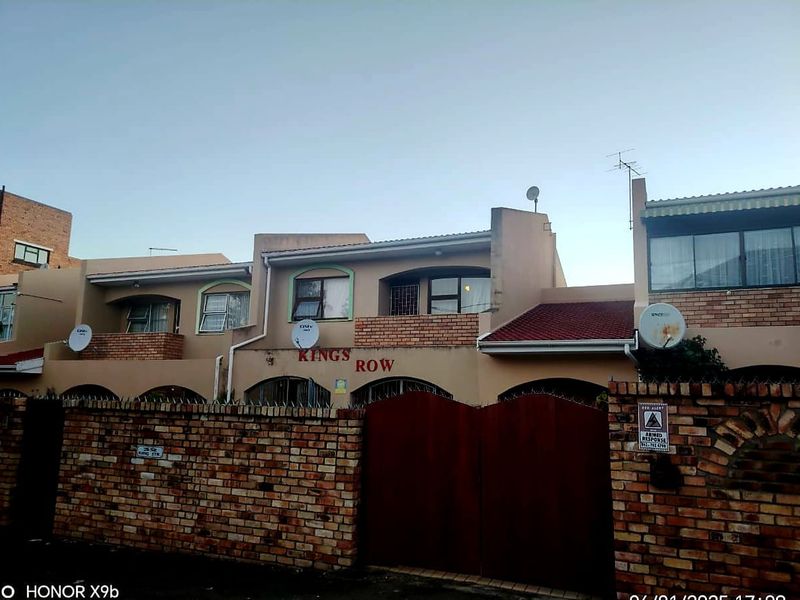 4 Bedroom Townhouse for sale in Southernwood East London - Photo 3