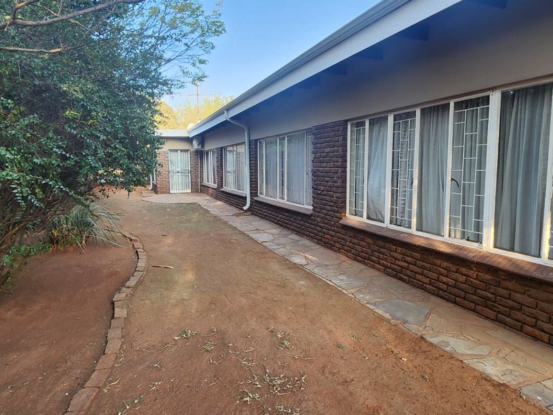 Beautiful Modern Corner House for Sale in Erasmia - Photo 10