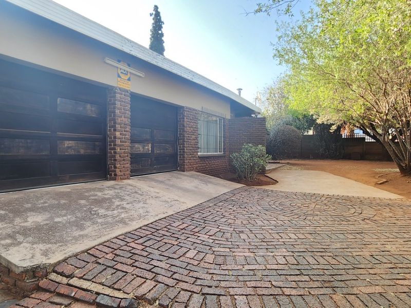 Beautiful Modern Corner House for Sale in Erasmia - Photo 9