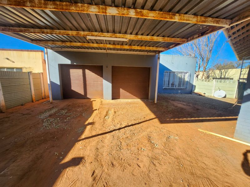 Neat 3 Bedroom Home with Double Garage, Double Carport and Separate Bachelor Flat – Perfect for Family Living or Extra Income. - Photo 6