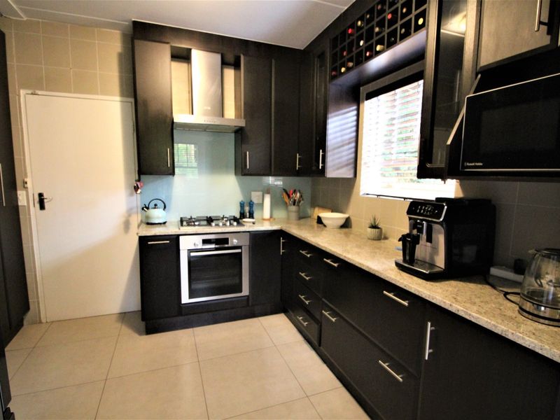 Newly renovated two-story townhouse for Sale - Photo 7