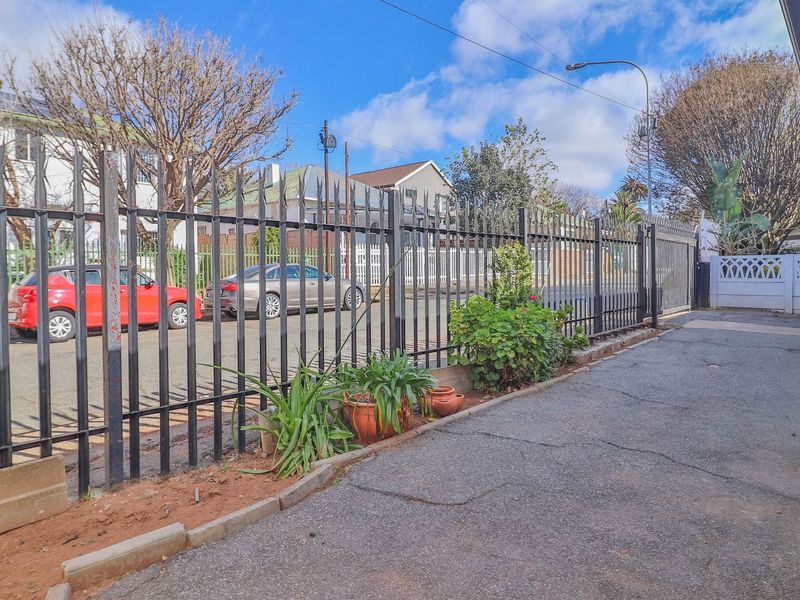 RENT TO BUY!!!TO LET!!!Golden Oldie in the Heart of Kensington and within walking distance to the Prestigious Jeppe Girls and Boys High Schools. - Photo 7