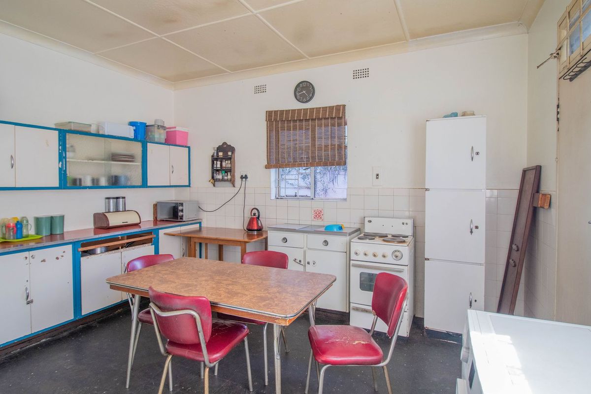 RENT TO BUY!!!TO LET!!!Golden Oldie in the Heart of Kensington and within walking distance to the Prestigious Jeppe Girls and Boys High Schools. - Photo 3