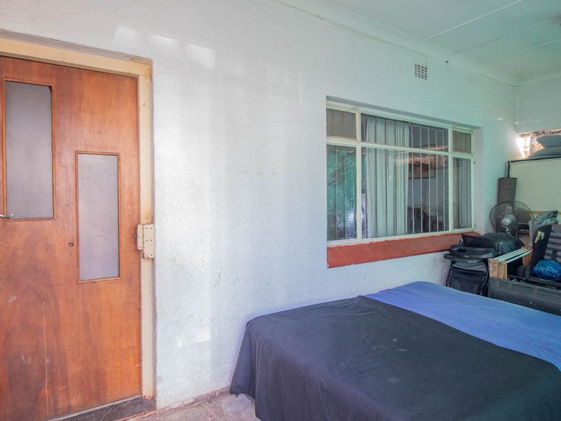 RENT TO BUY!!!TO LET!!!Golden Oldie in the Heart of Kensington and within walking distance to the Prestigious Jeppe Girls and Boys High Schools. - Photo 8