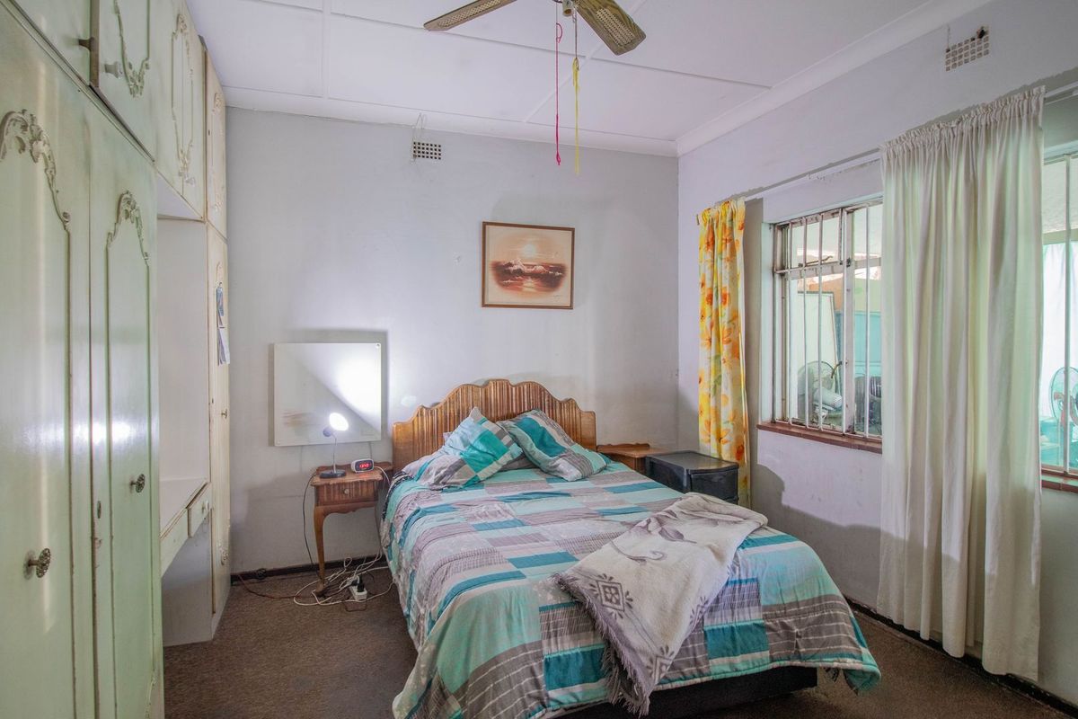 RENT TO BUY!!!TO LET!!!Golden Oldie in the Heart of Kensington and within walking distance to the Prestigious Jeppe Girls and Boys High Schools. - Photo 2