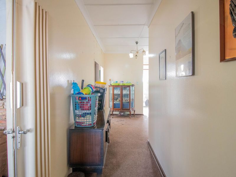 RENT TO BUY!!!TO LET!!!Golden Oldie in the Heart of Kensington and within walking distance to the Prestigious Jeppe Girls and Boys High Schools. - Photo 9