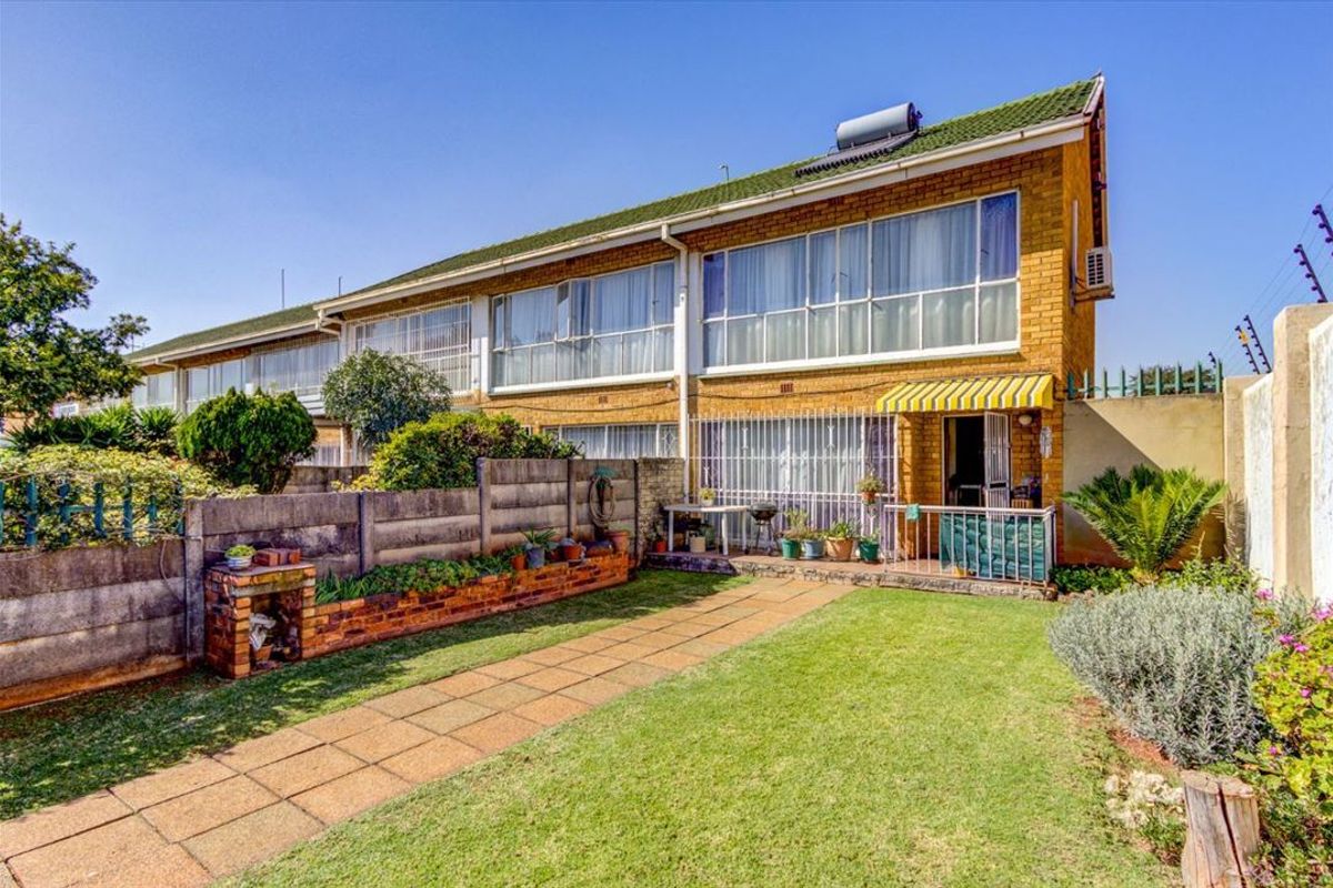 Neat Two-Bedroom Home with Garage and Carport - Photo 3