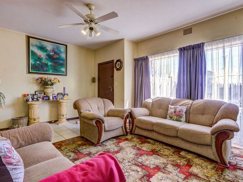 Neat Two-Bedroom Home with Garage and Carport - Photo 2