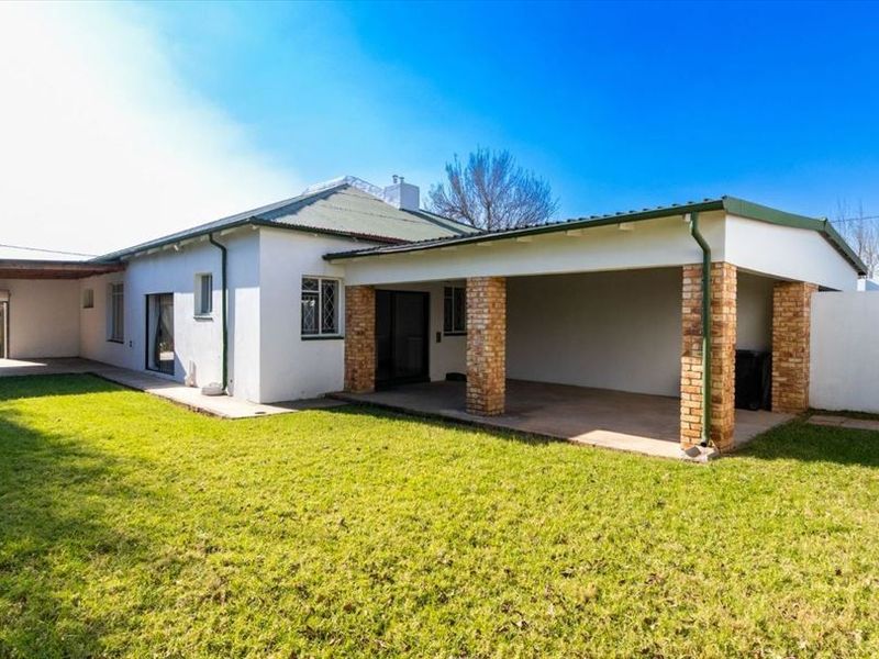 Spacious Four-Bedroom Home Perfect for Family Living - Photo 3