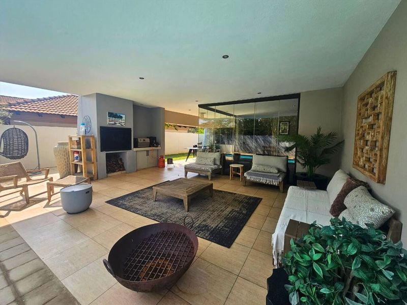 Luxurious Four-Bedroom Home with Pool and Premium Features - Photo 2