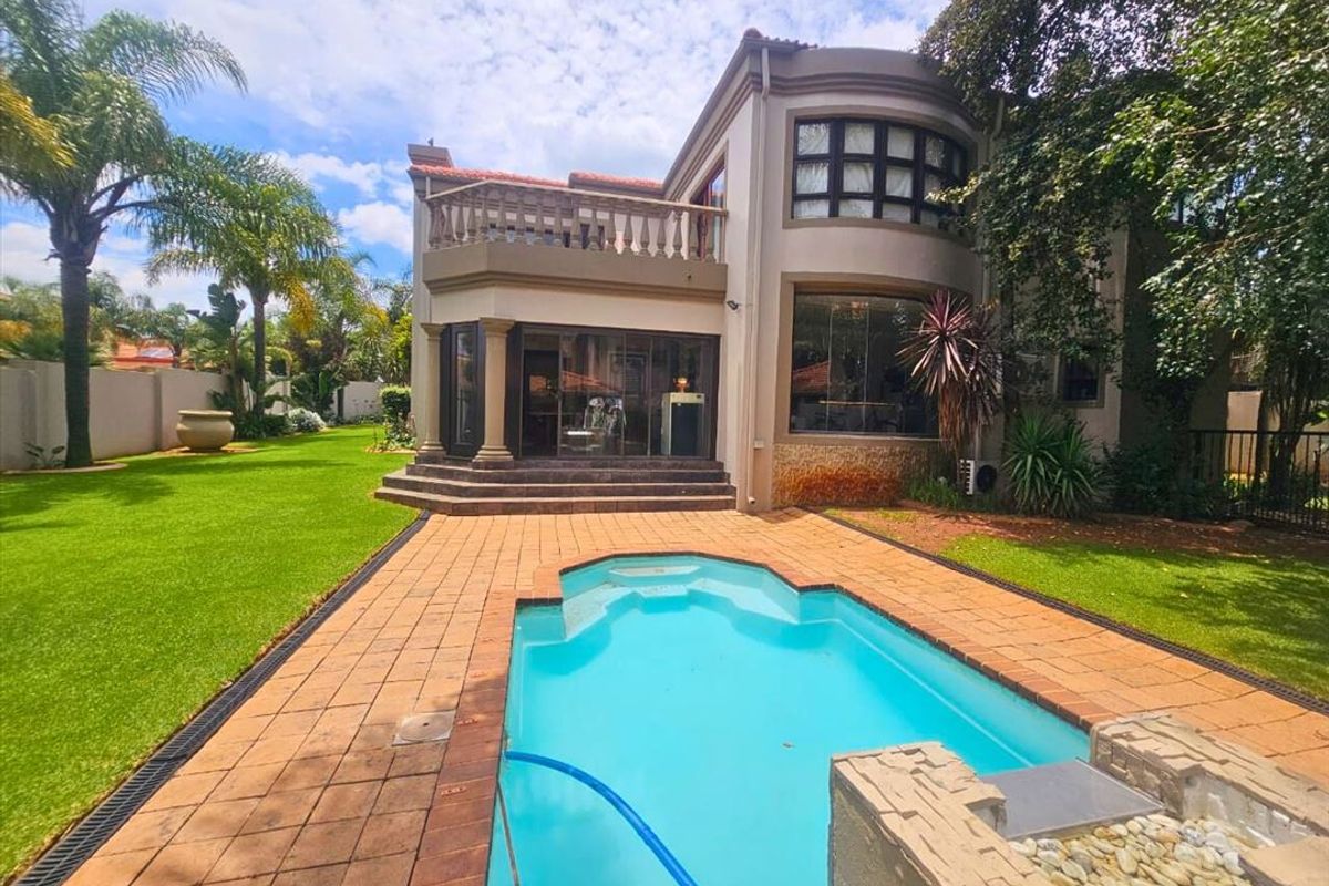 Spacious Three-Bedroom Home with Study and Double Garage - Photo 3