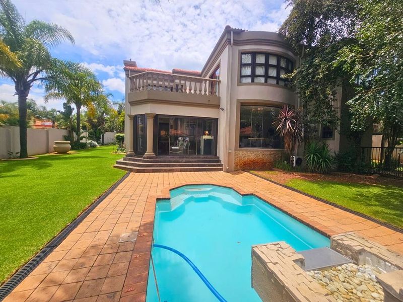 Spacious Three-Bedroom Home with Study and Double Garage - Photo 3