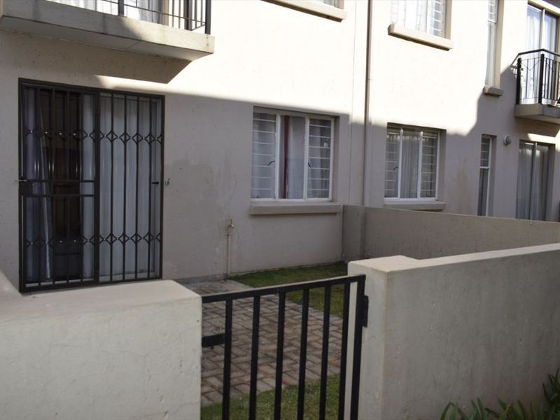 Modern One-Bedroom Retreat with Pool and Stylish Features - Photo 3