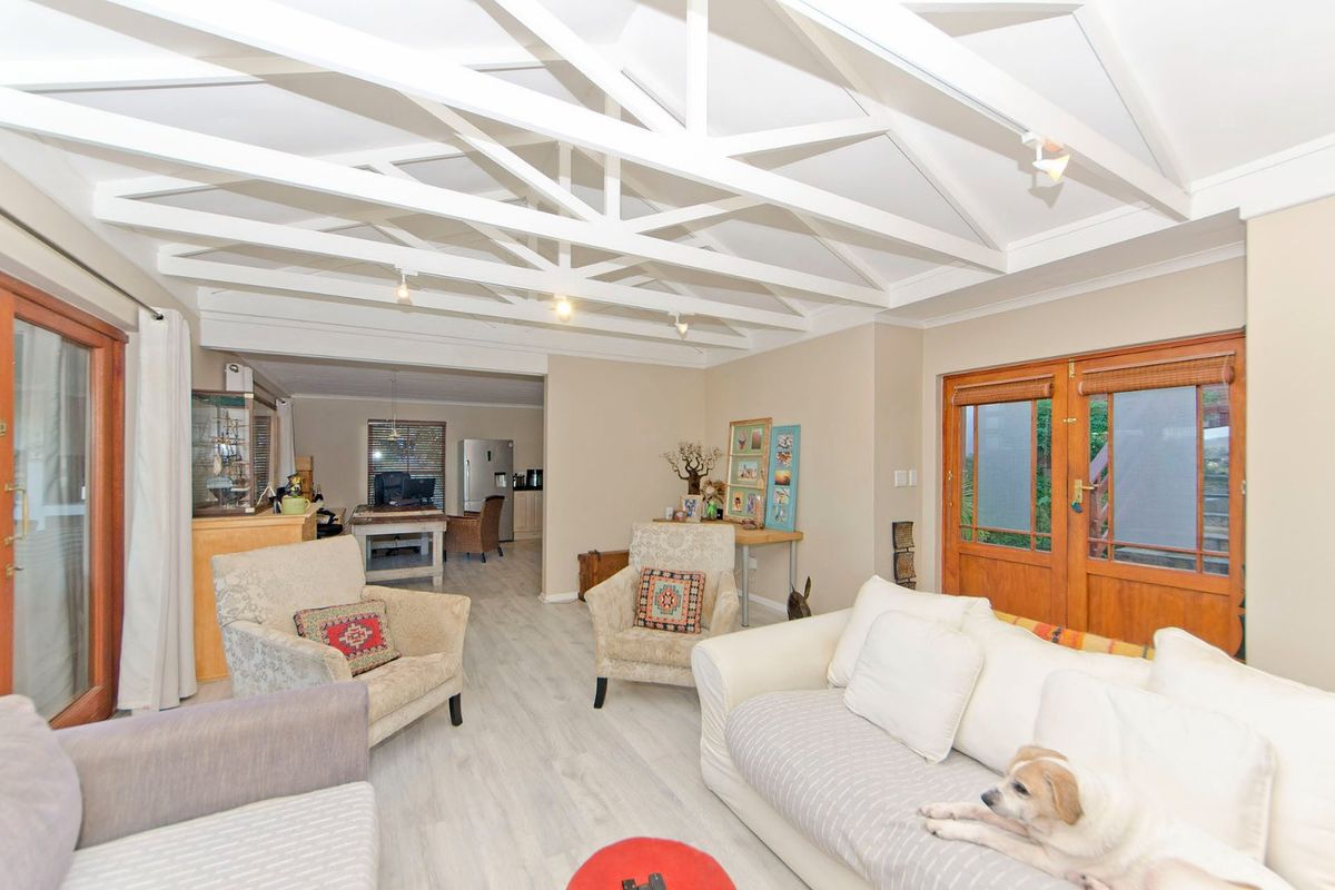 Searching for a peaceful lifestyle surrounded by nature, yet close to the heart of Knysna town?  - Photo 4