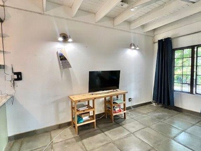 Serene Retreat Surrounded By Nature - Photo 10