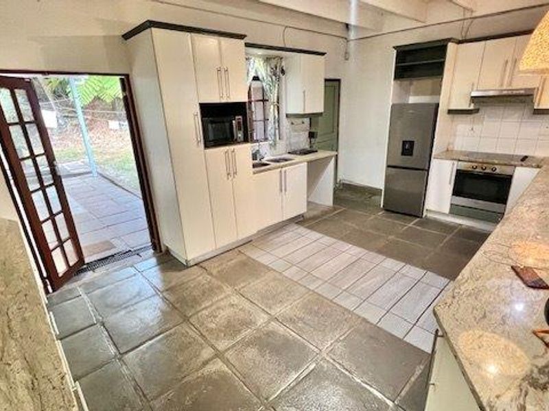 Serene Retreat Surrounded By Nature - Photo 7