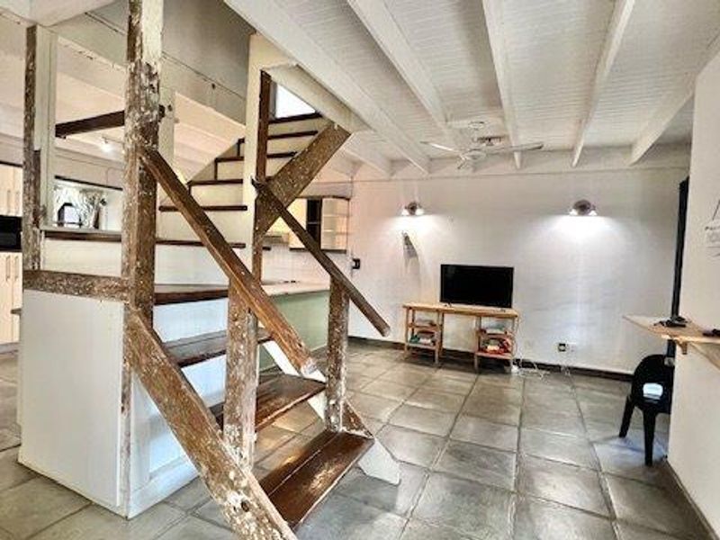 Serene Retreat Surrounded By Nature - Photo 6