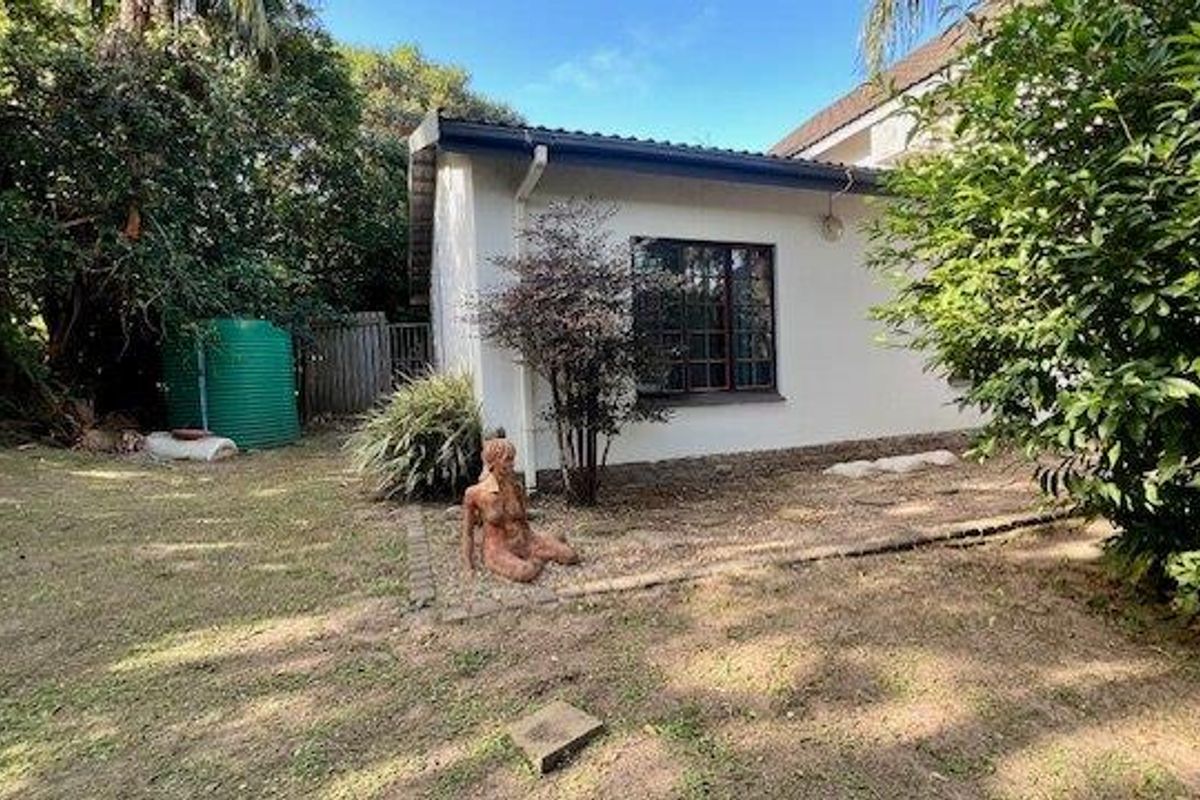 Serene Retreat Surrounded By Nature - Photo 3