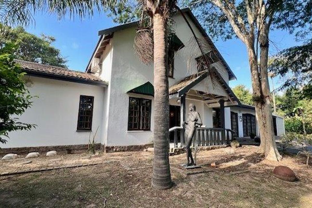 Serene Retreat Surrounded By Nature - Photo 2