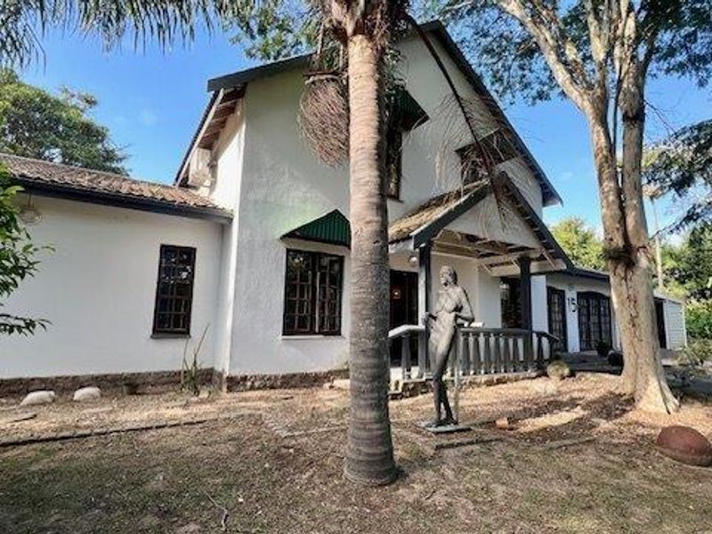 Serene Retreat Surrounded By Nature - Photo 2