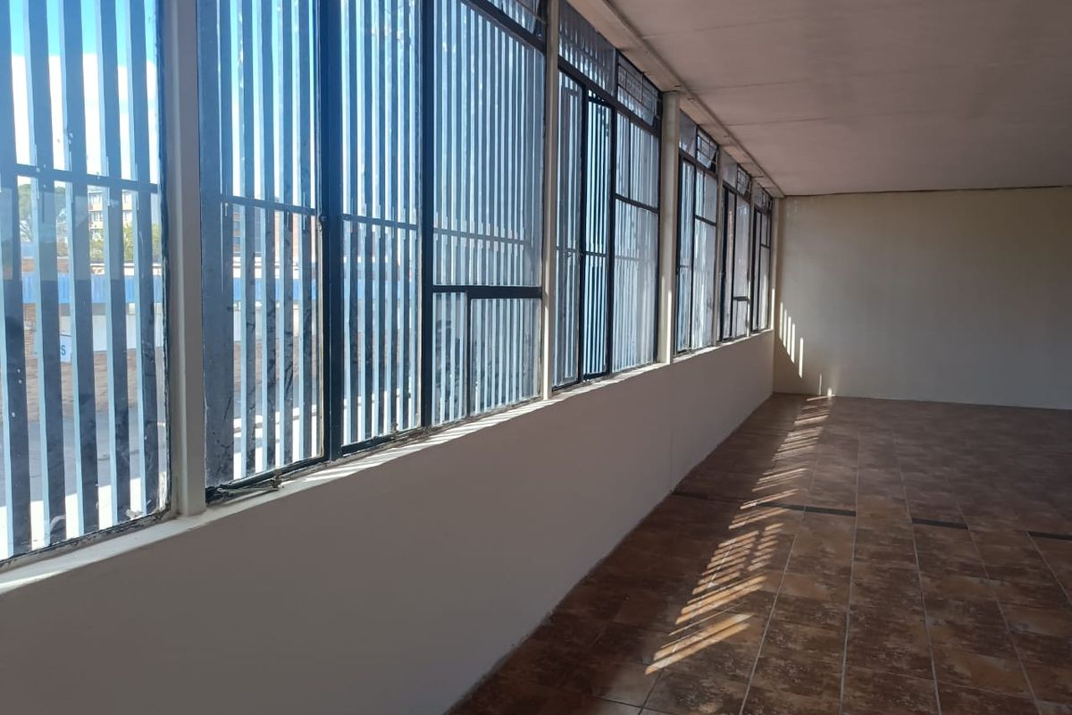 Prime Office Space on the second floor Available in Town – Close to Transport  - Photo 2