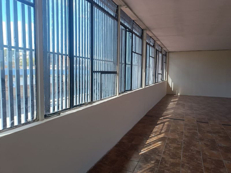 Prime Office Space on the second floor Available in Town – Close to Transport  - Photo 2